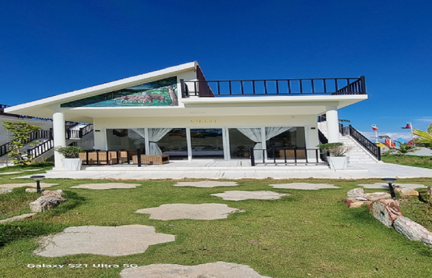 Villa with Garden View